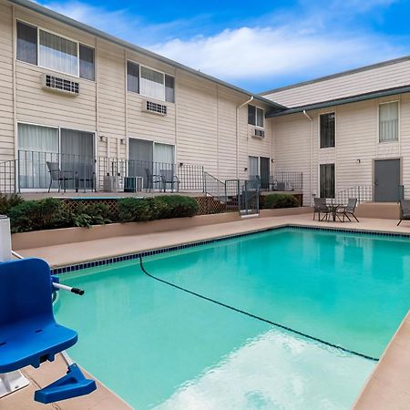 Quality Inn & Suites Vancouver - Hazel Dell Bagian luar foto