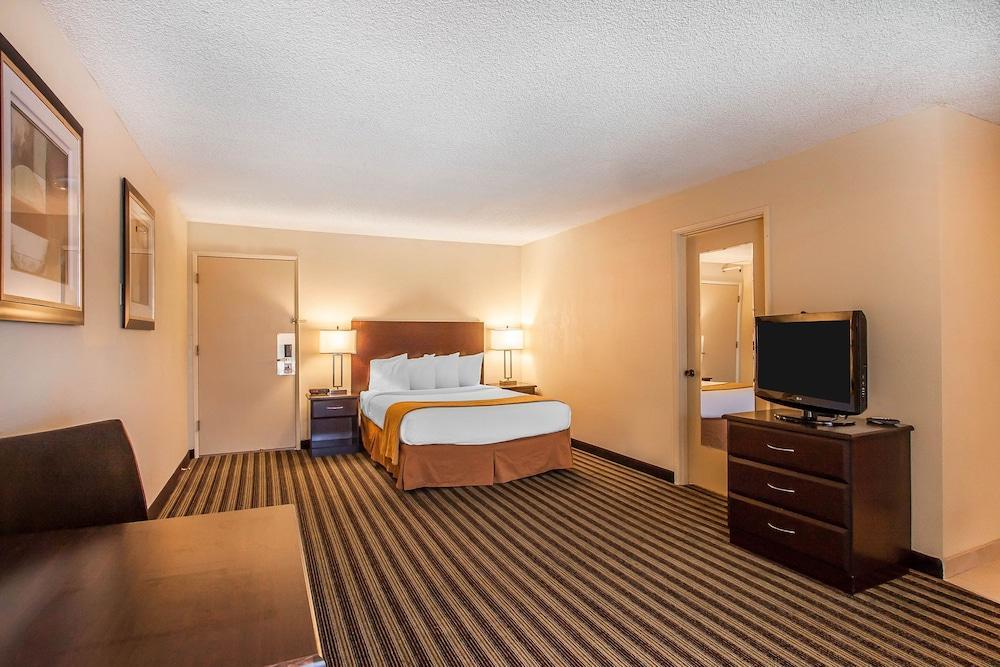 Quality Inn & Suites Vancouver - Hazel Dell Bagian luar foto