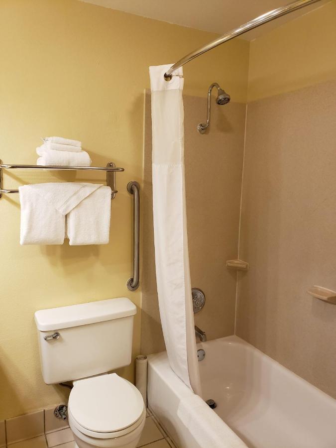 Quality Inn & Suites Vancouver - Hazel Dell Bagian luar foto