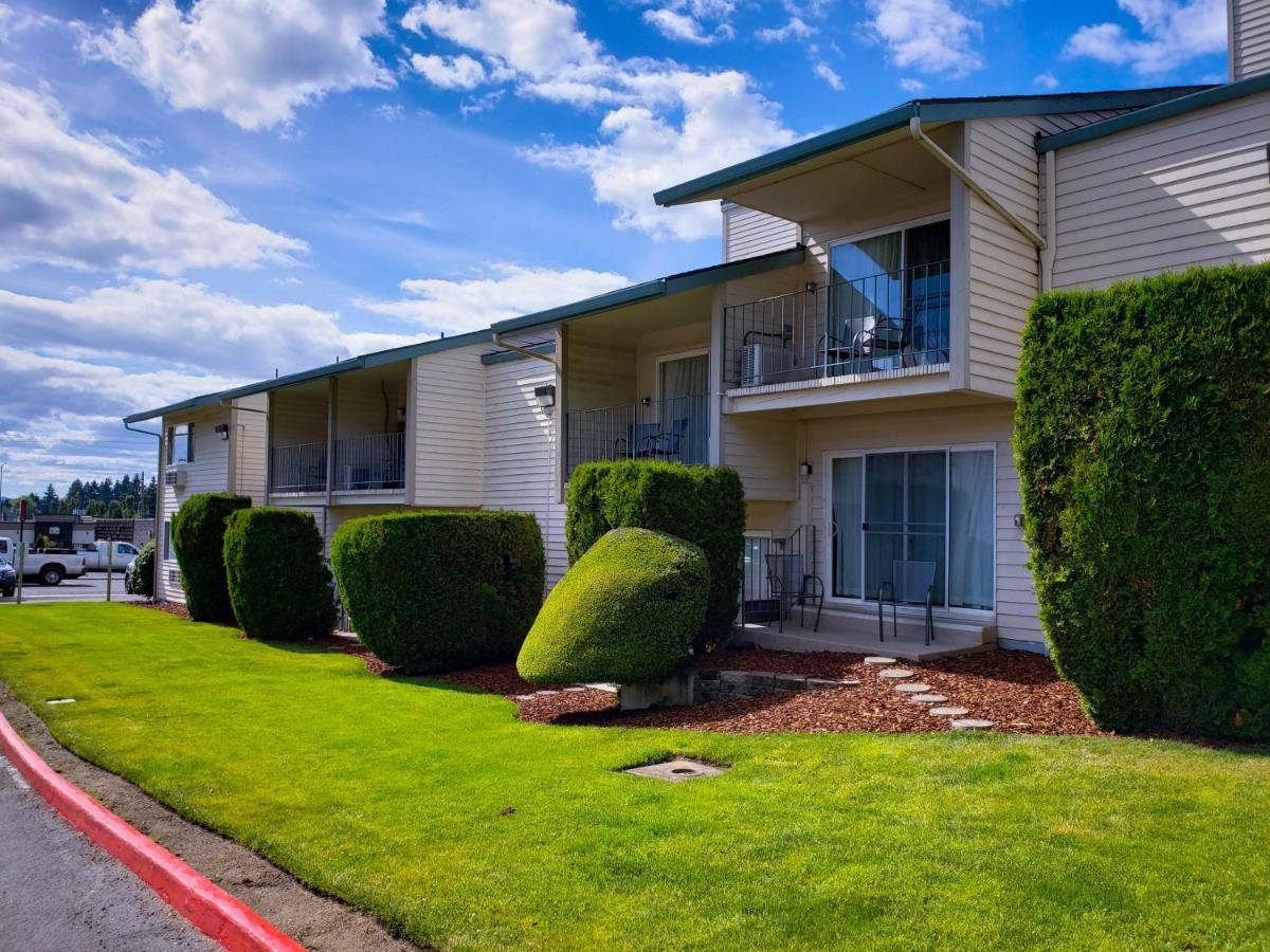 Quality Inn & Suites Vancouver - Hazel Dell Bagian luar foto