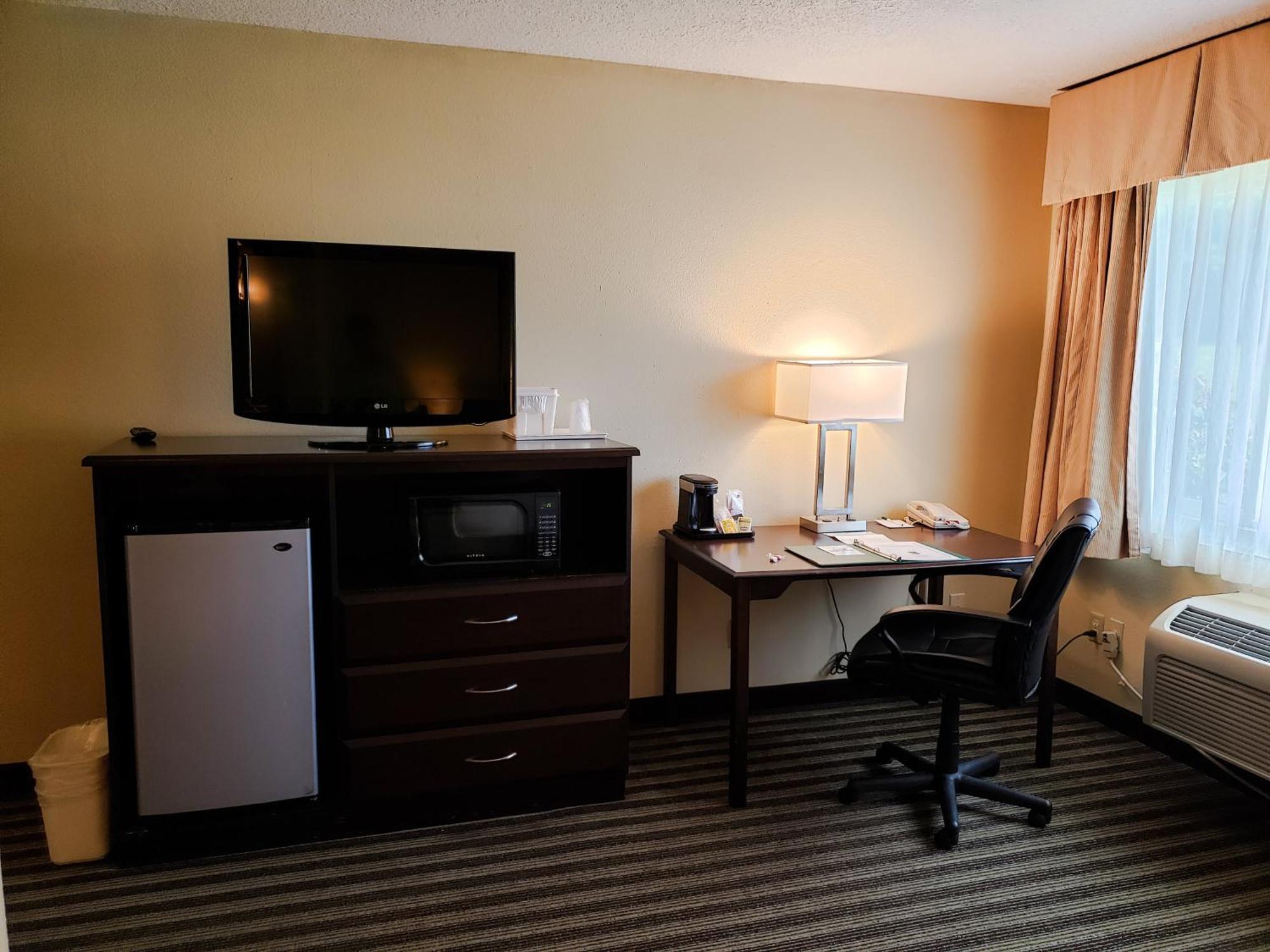 Quality Inn & Suites Vancouver - Hazel Dell Ruang foto
