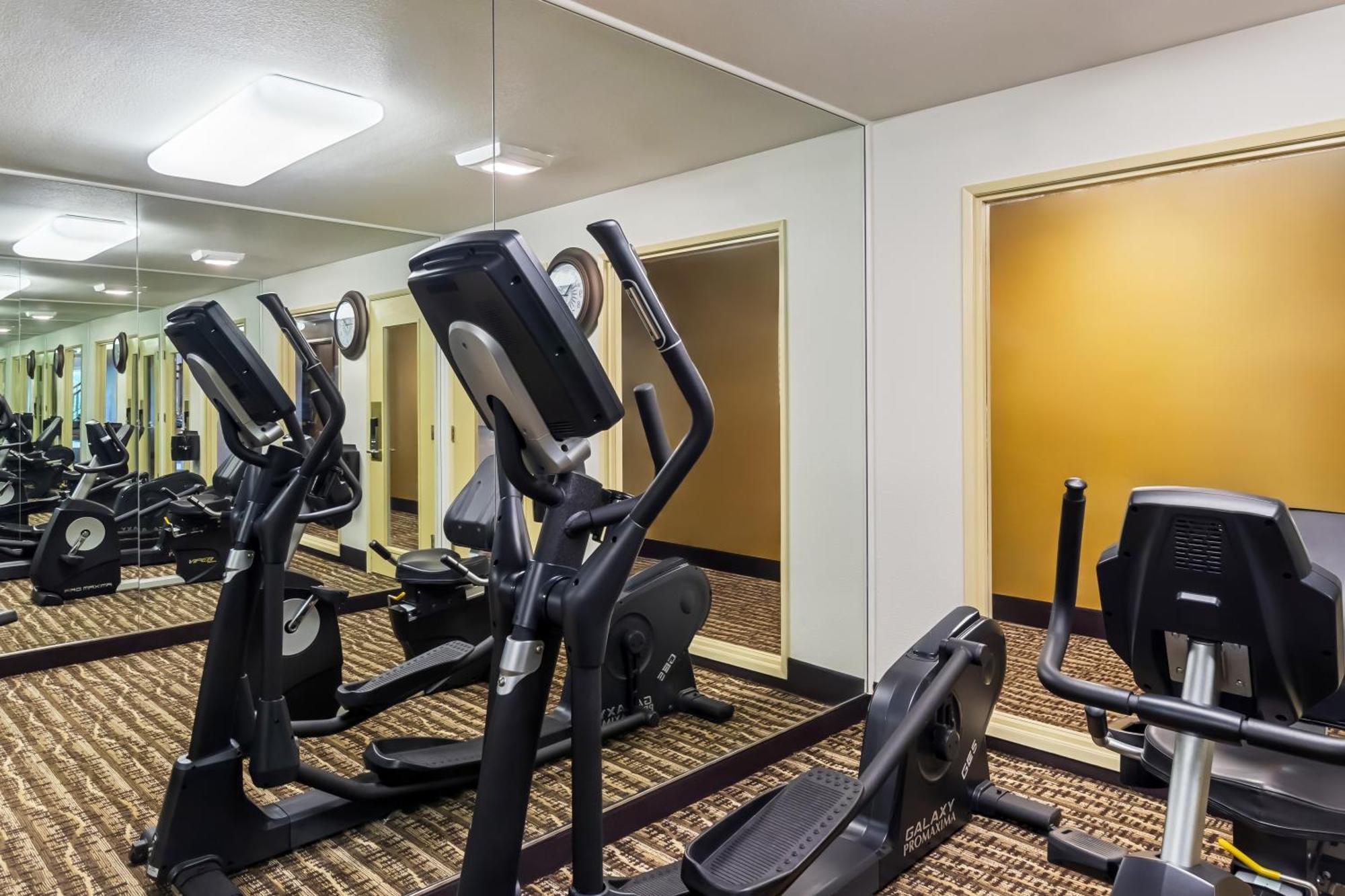 Quality Inn & Suites Vancouver - Hazel Dell Bagian luar foto