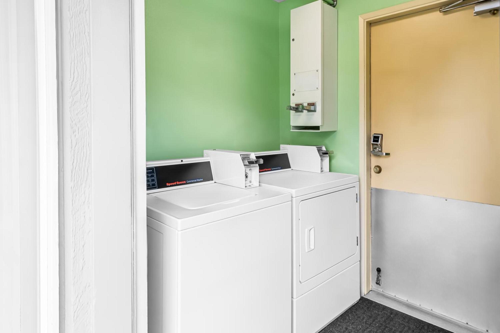 Quality Inn & Suites Vancouver - Hazel Dell Bagian luar foto