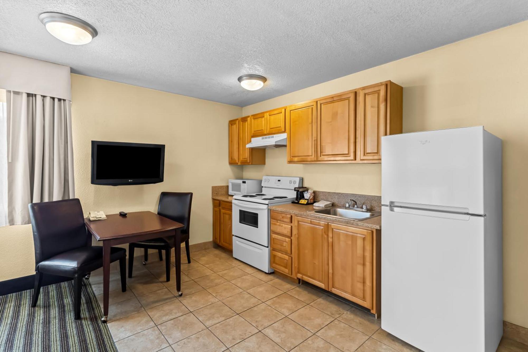 Quality Inn & Suites Vancouver - Hazel Dell Bagian luar foto
