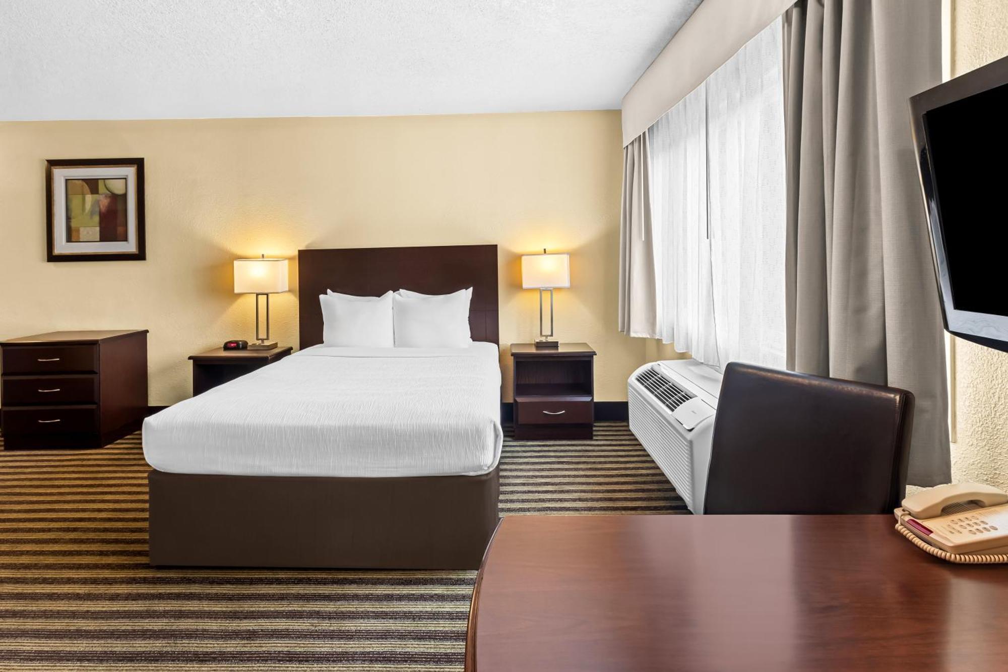 Quality Inn & Suites Vancouver - Hazel Dell Bagian luar foto