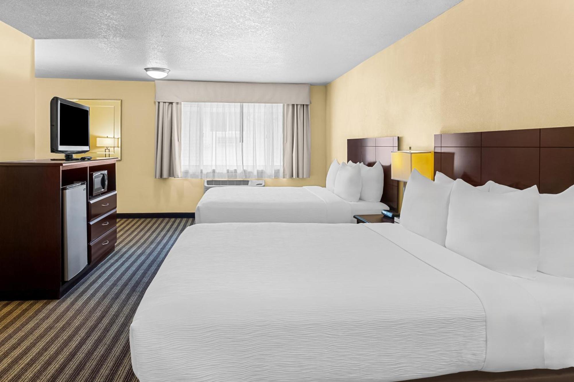 Quality Inn & Suites Vancouver - Hazel Dell Bagian luar foto