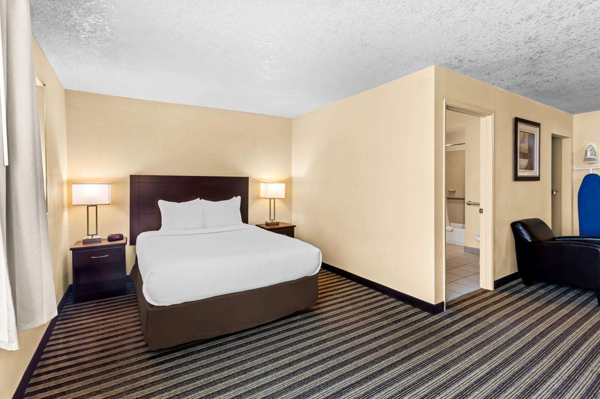 Quality Inn & Suites Vancouver - Hazel Dell Bagian luar foto