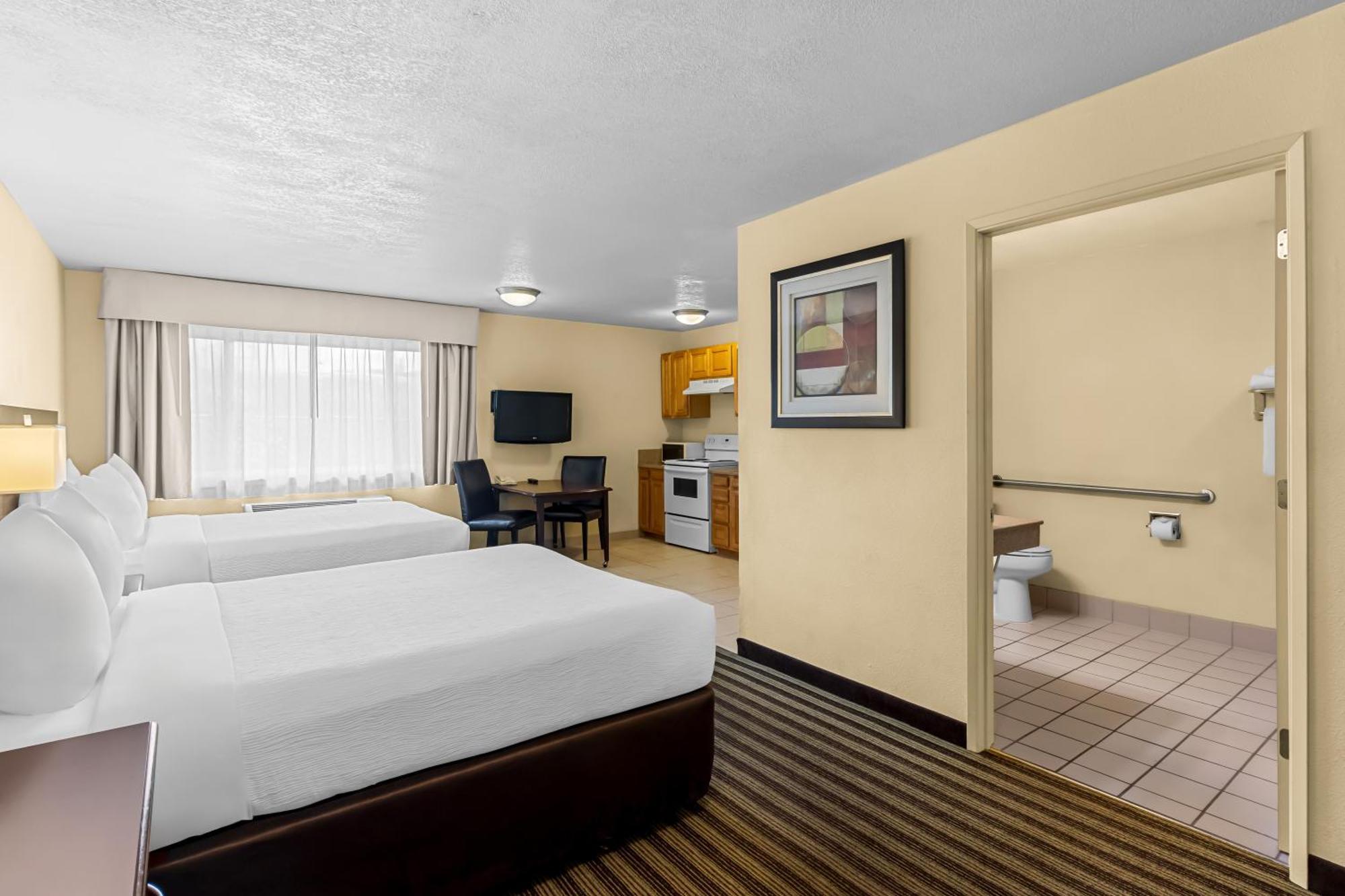 Quality Inn & Suites Vancouver - Hazel Dell Bagian luar foto