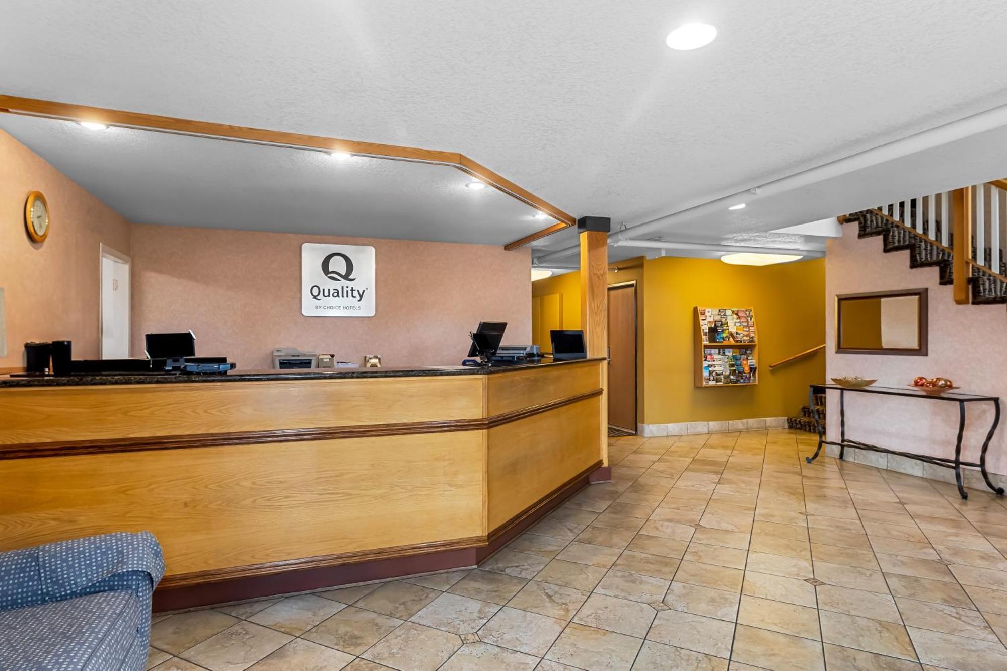 Quality Inn & Suites Vancouver - Hazel Dell Bagian luar foto