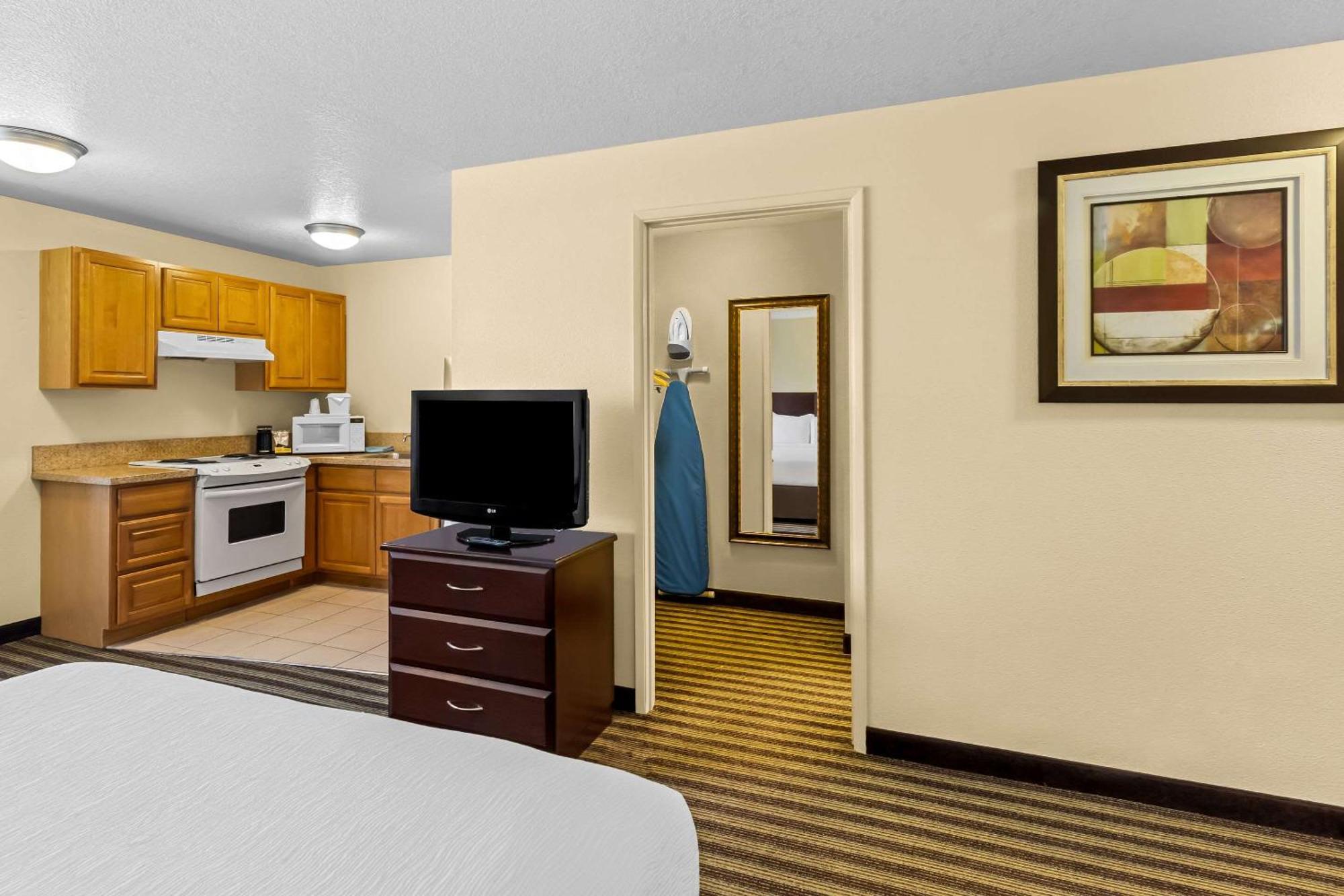 Quality Inn & Suites Vancouver - Hazel Dell Bagian luar foto