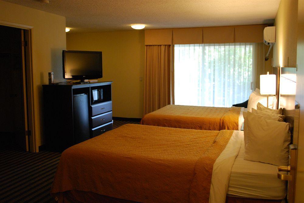 Quality Inn & Suites Vancouver - Hazel Dell Bagian luar foto