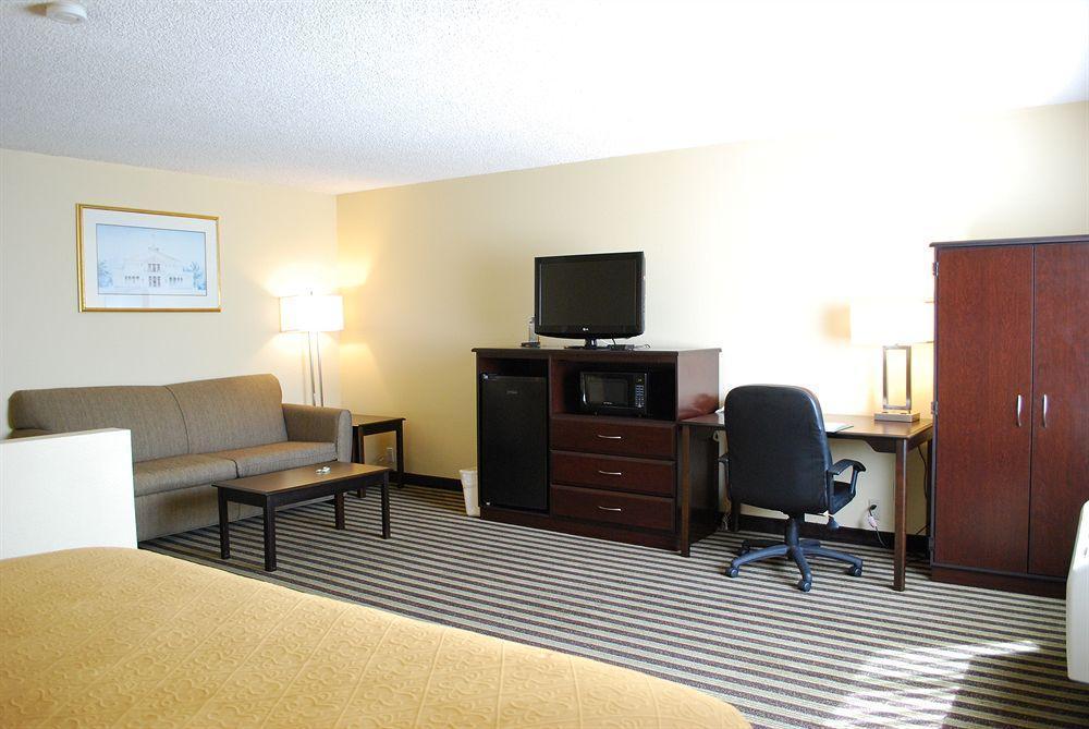 Quality Inn & Suites Vancouver - Hazel Dell Bagian luar foto