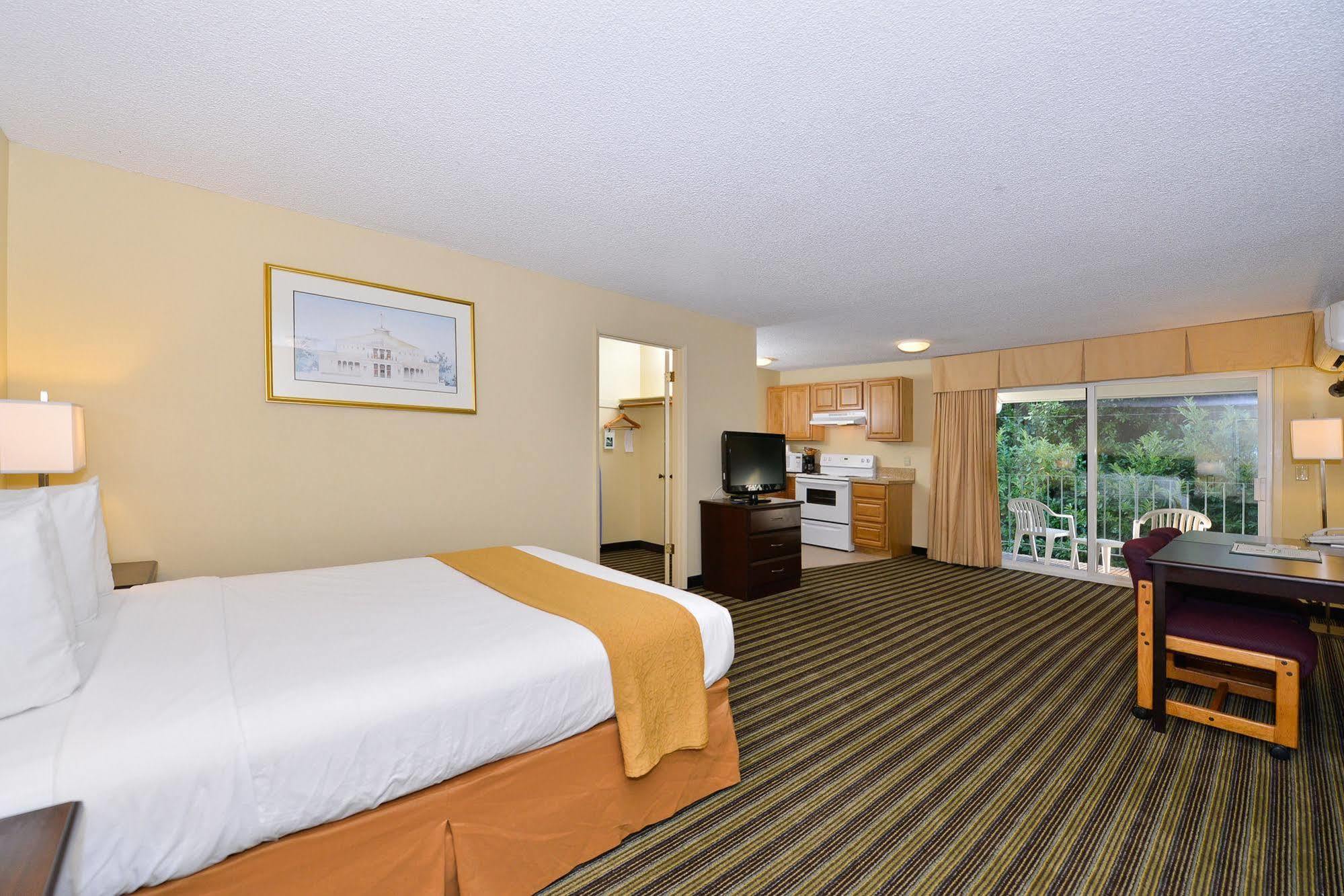 Quality Inn & Suites Vancouver - Hazel Dell Bagian luar foto