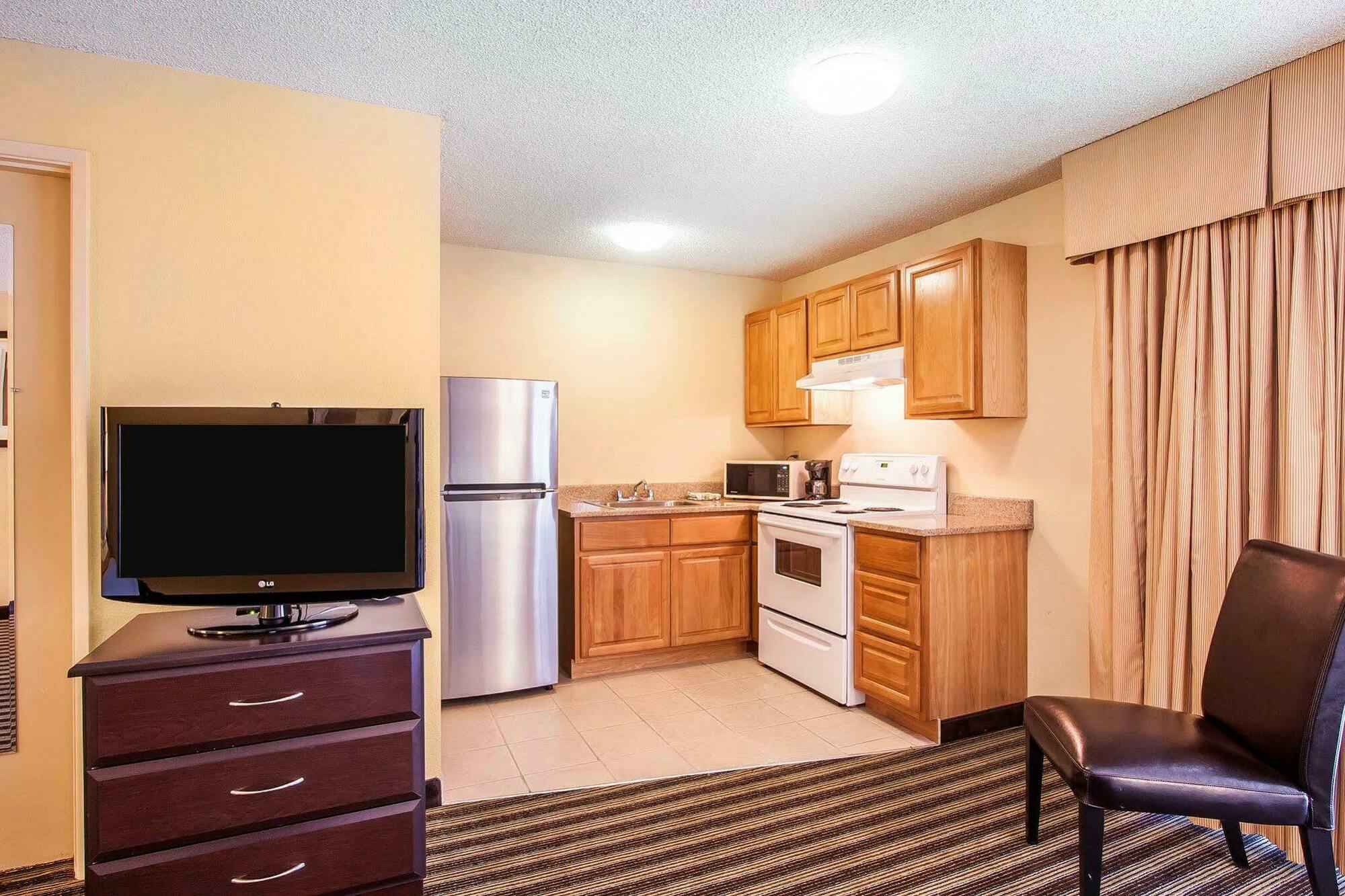 Quality Inn & Suites Vancouver - Hazel Dell Bagian luar foto