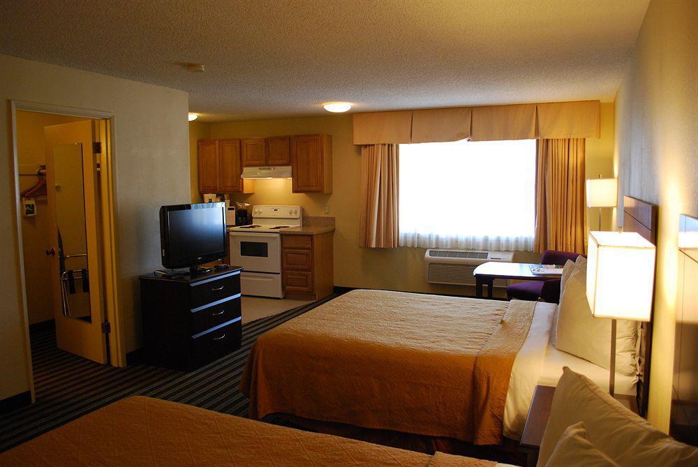 Quality Inn & Suites Vancouver - Hazel Dell Bagian luar foto