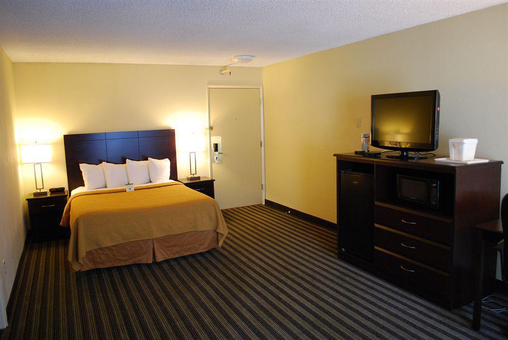 Quality Inn & Suites Vancouver - Hazel Dell Bagian luar foto