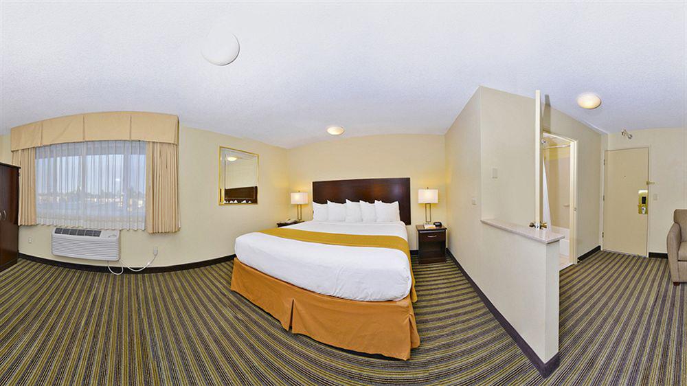 Quality Inn & Suites Vancouver - Hazel Dell Bagian luar foto