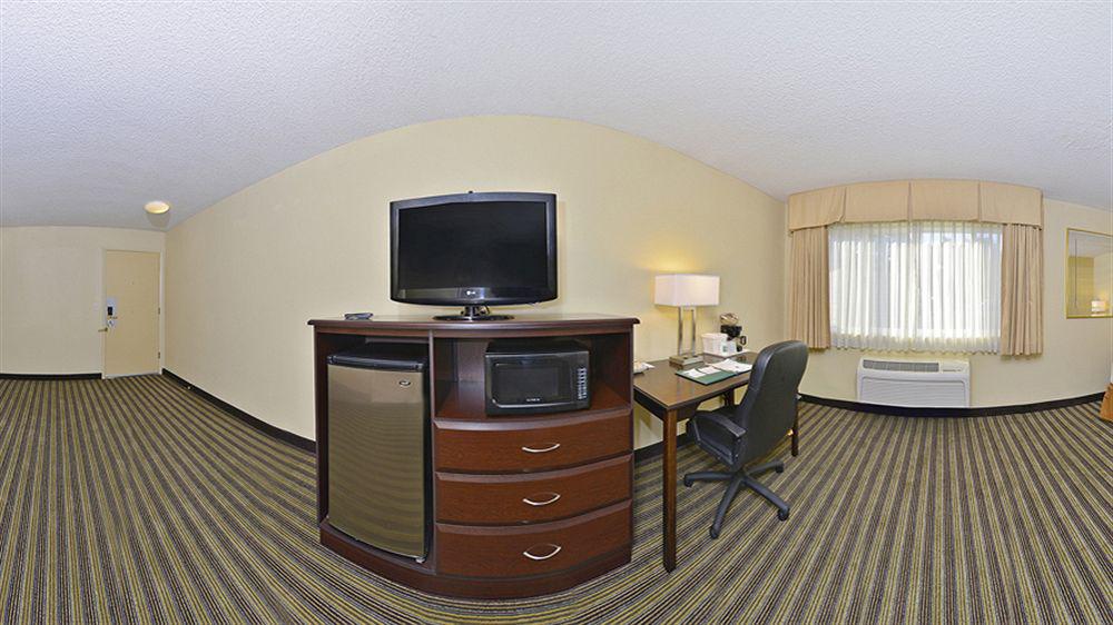 Quality Inn & Suites Vancouver - Hazel Dell Bagian luar foto