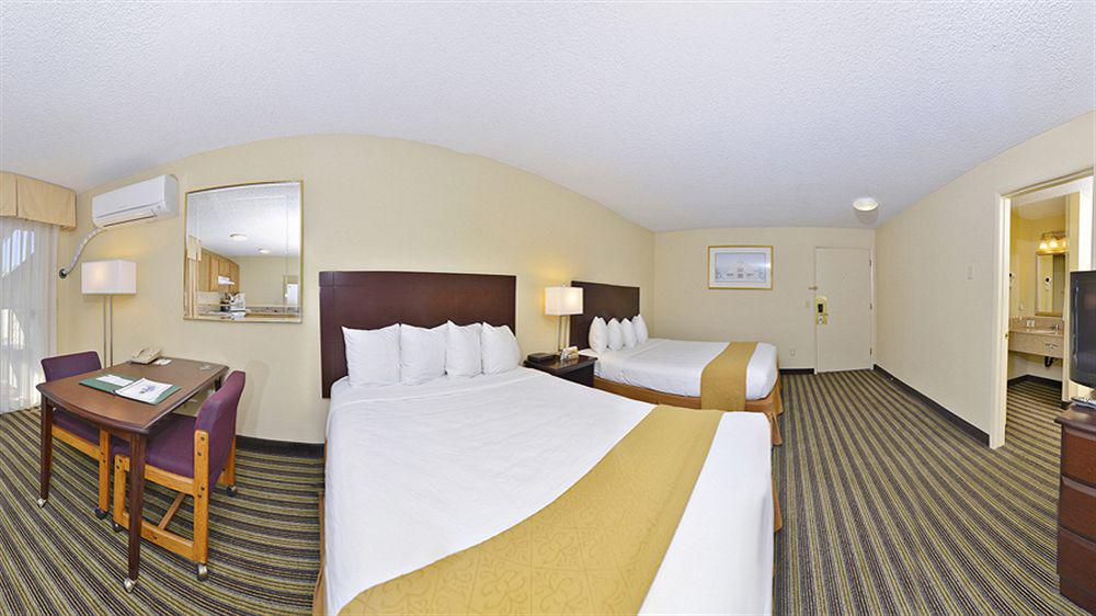 Quality Inn & Suites Vancouver - Hazel Dell Bagian luar foto
